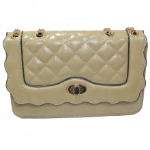 Sac à main avec motif losange et sangle en chaîne dorée
