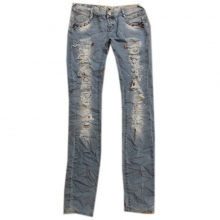 Jeans délavé orné de strass et déchirure