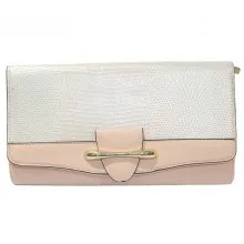 Pochette reptile dotée d'une languette