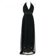 Robe longue voilée et décorée de strass