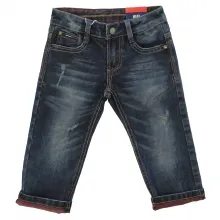 Jeans avec des plis et effet délavé