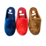 Chaussons fourrés avec motif fleuri