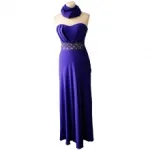 Robe de soirée longue décorée de plis et perles