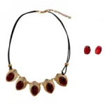 Parure fantaisie ornée de pierres