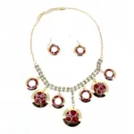 Parure fantaisie ornée de strass