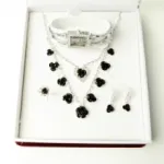 Coffret cadeau contenant une parure bijou et une montre avec strass