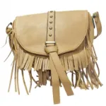 Sac à bandoulière doté d’un rabat arrondi et franges