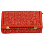 Pochette chic agrémentée de dentelle