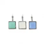 Boucles d’oreilles carrées avec sertissures