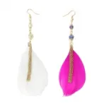 Boucles d’oreilles pendantes en plumes avec perles et chaînette