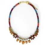 Collier ethnique avec pendentif fleurs et chaînes dorées