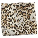 Foulard léopardé avec des cœurs