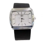 Montre-bracelet avec cadran carré et mouvement quartz