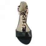 Sandales noires façon reptile vernis ornées de chaîne