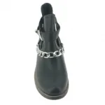Bottines noires ornées d’une chaîne