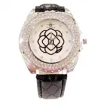 Montre femme parée de strass avec motif fleur