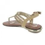 Sandales beiges ornées de strass et tresses