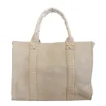 Sac à main orné de clous dorés