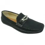 Mocassins homme avec motif en métal sur la languette