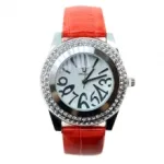 Montre fashion parée de strass