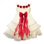 Robe à volants ornée de roses et nœud devant