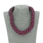 Collier en résille torsadé