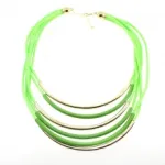 Collier multirang avec barrette en métal