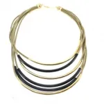 Collier multirang avec barrette en métal