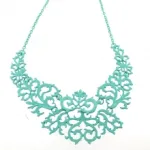 Collier plastron fantaisie