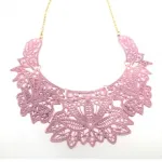 Collier plastron fantaisie