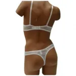 Ensemble lingerie ornée de dentelle