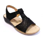 Sandales avec motif perforé et scratch sur le côté