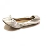 Ballerine élastiquée ornée de nœud lacet