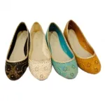 Ballerines avec motif perforé et strass