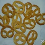 Biscuits Krendel au sésame sur poids