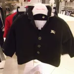 GROSSISTE DE VÊTEMENTS ENFANTS DE MARQUES ET ACCESSOIRES  FILLES ET GARÇONS DE LUXE ET HAUT DE GAMME 100%  AUTHENTIQUE.